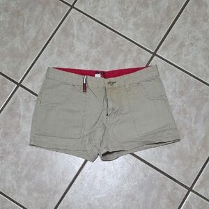 Tommy Hilfiger Tan Cargo Shorts with Classic Style